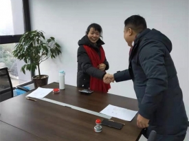 公司首臺(tái)電梯銷售合同簽訂(青竹湖畔)